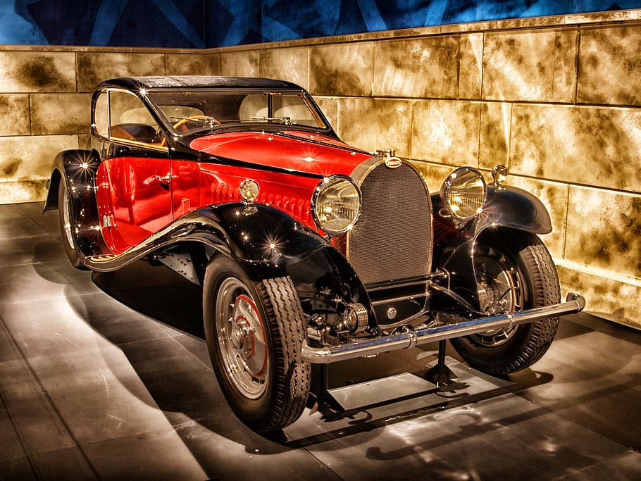 Red Classic Car on Display, automobile, bugatti, vehicle, vintage HD wallpaper