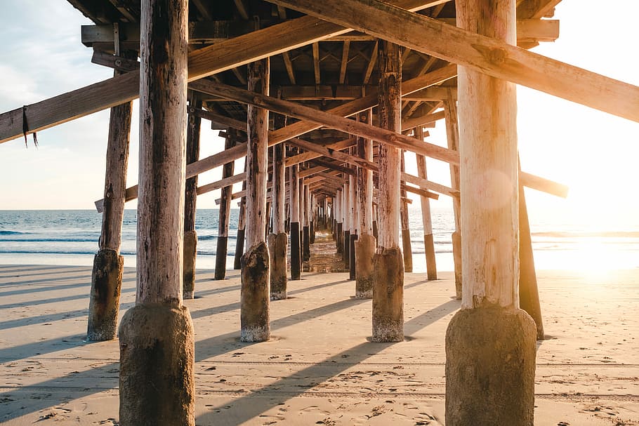 brown wooden bridge under of sand, brown and gray sea dock, pier, HD wallpaper