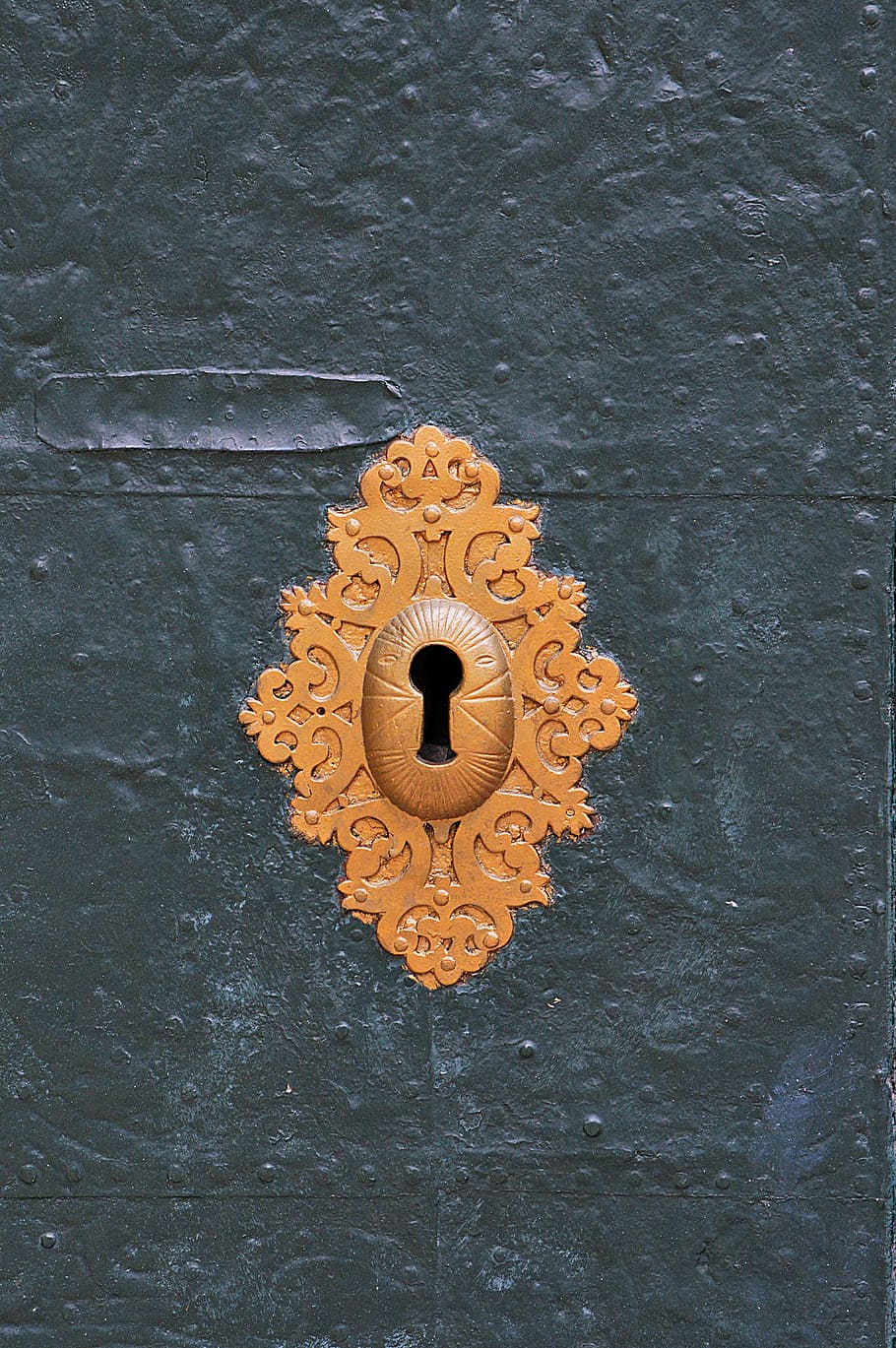 close-up photo of brass-colored key hole, lock, copper, old HD wallpaper