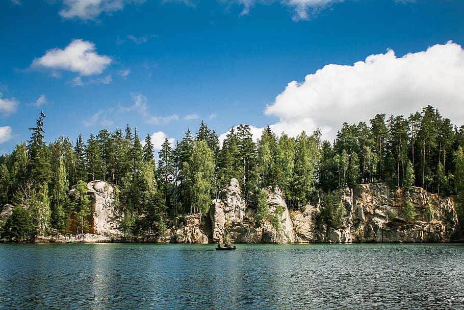 wooden raft on water near forest, adrspach-teplice rocks, czech republic, HD wallpaper