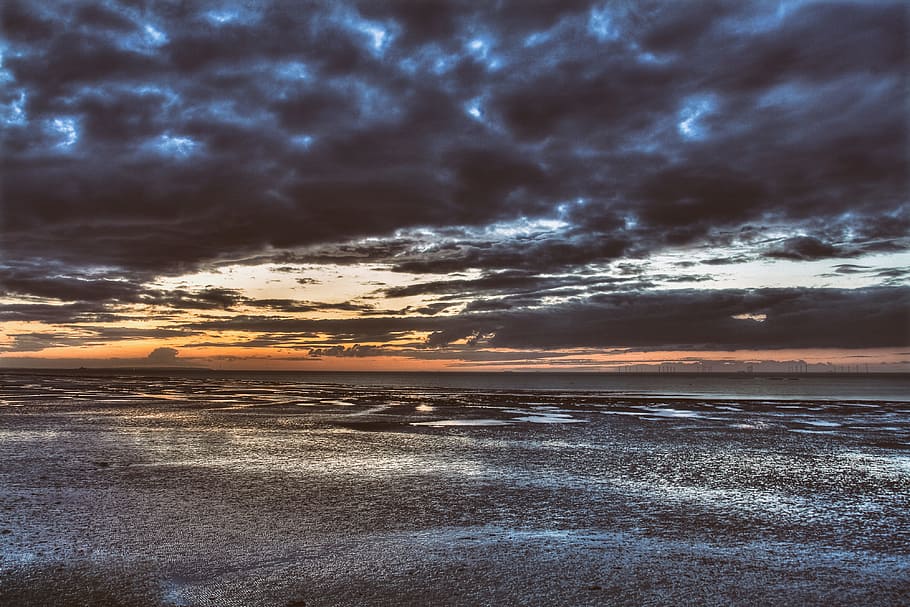 Seascape shot taken of the coast of Southern England on a stormy sunset evening HD wallpaper