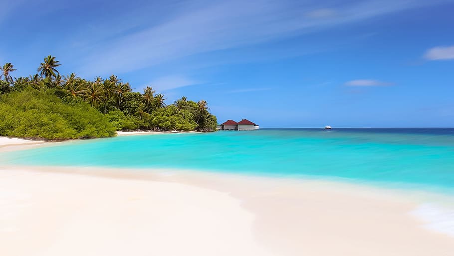 photograph of beach shore with house, sea, sand, sun, summer HD wallpaper
