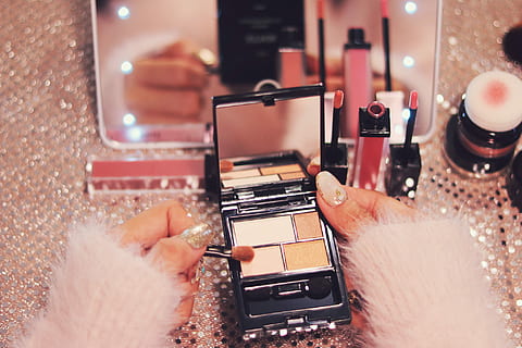 person holding eyeshadow compact, beauty Product, women, make-up HD wallpaper
