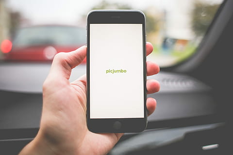 iPhone 6 in Traffic Jam, cars, display, hands, mobile, mockups HD wallpaper