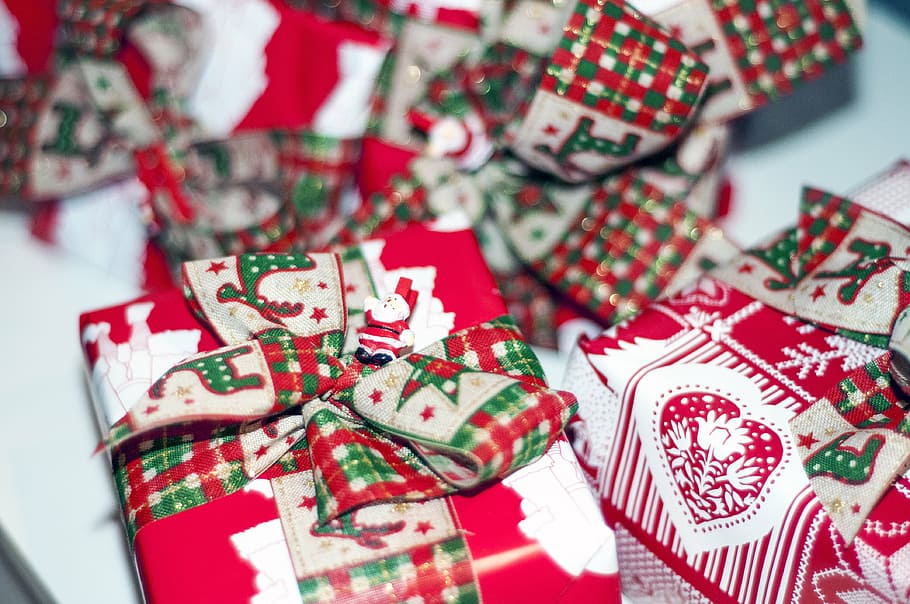 red and white gift box lot, christmas, gifts, presents, wrapping HD wallpaper