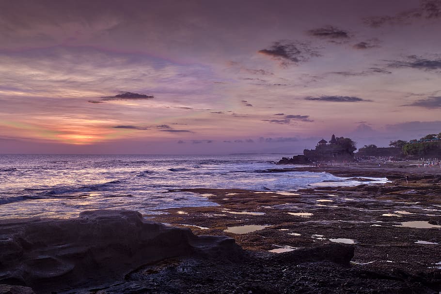 blue sea hitting seashore during golden hour, photo of sea during golden hour HD wallpaper