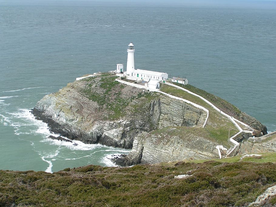 lighthouse, anglesey, coast, cliff, water, sea, coastline, atlantic Ocean HD wallpaper