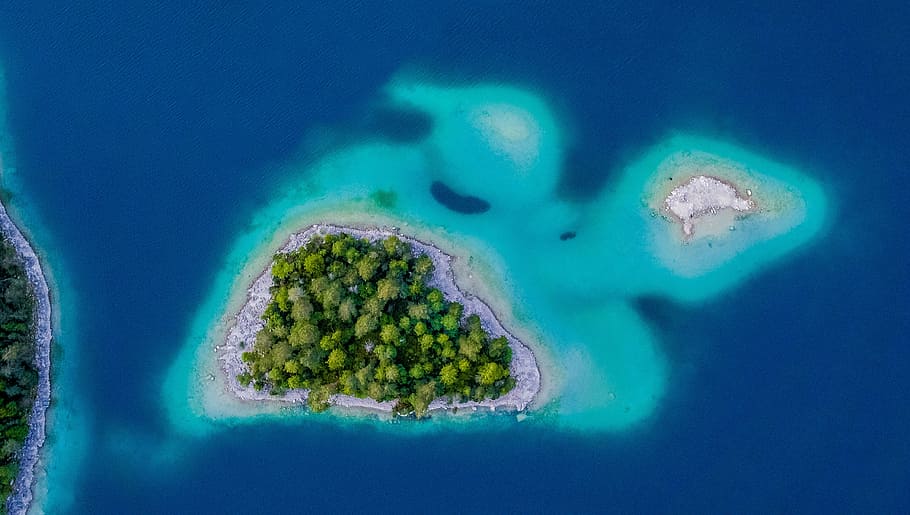 Turtle Island, aerial photography of island surrounded by body of water, HD wallpaper