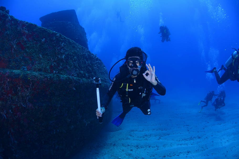 underwater photography of person wearing diving attire, dive
