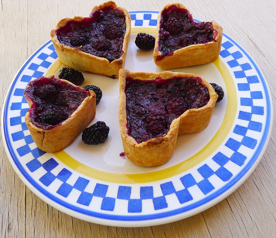 blackberry tarts, heart shaped, pasty, baking, dessert, fruit, HD wallpaper