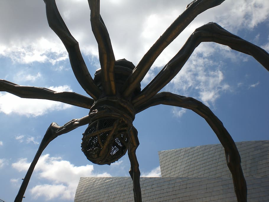 giant spider, insect, sculpture, louise bourgeois, guggenheim museum