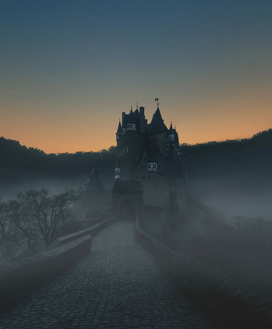 Burg Eltz castle., gray castle surrounded by fog, silhouette, HD wallpaper
