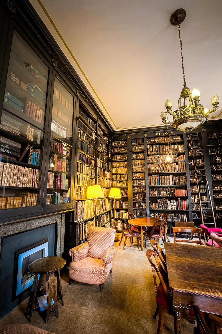 wooden furniture inside library, library room with chairs and tables HD wallpaper