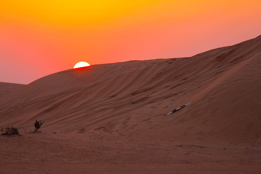 brown soil during golden hours, sunset, dawn, desert, outdoors HD wallpaper
