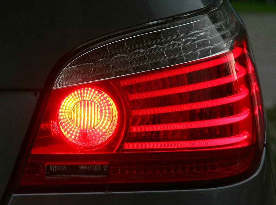 closeup photography of vehicle taillight turned-on, brake light, HD wallpaper