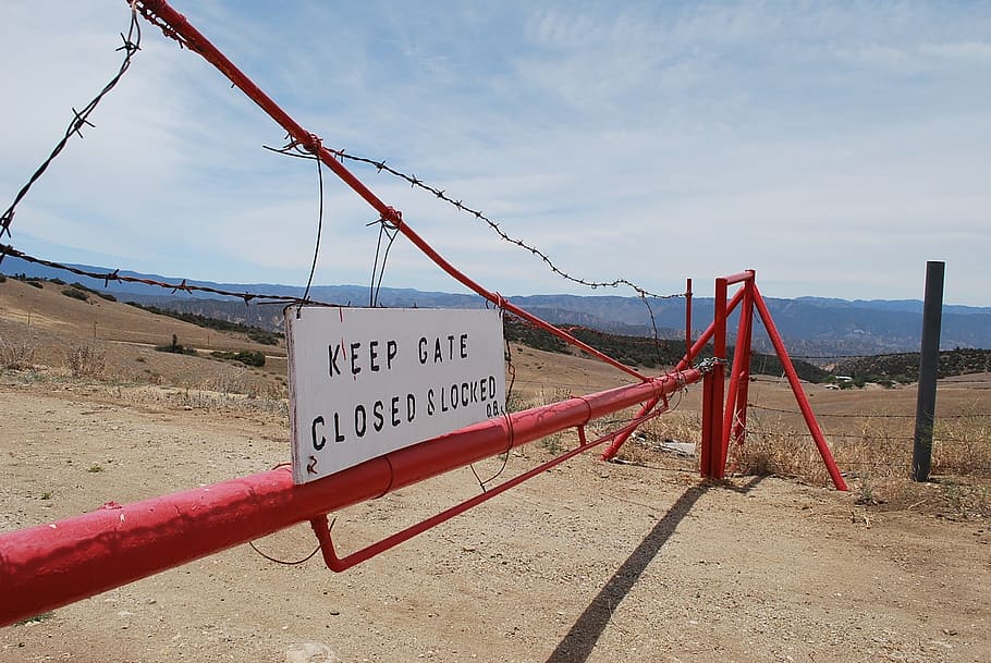 keep out, closed, no trespassing, sign, gate, red gate, barbed wire, HD wallpaper