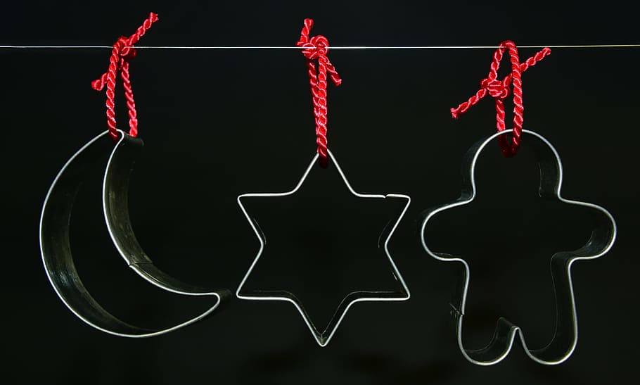 three hanged cookie cutters, christmas, bake, ausstecherle, small cakes, HD wallpaper