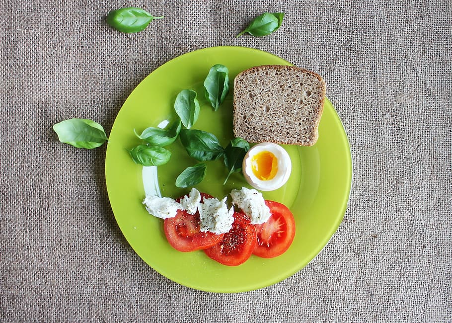 slice tomato with egg and bread on green plate, tomatoes, eggs HD wallpaper