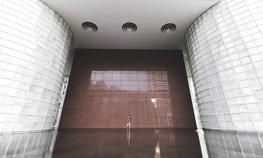 Stand inside. Потолок фон фасад. Glass building from inside. Un building inside.