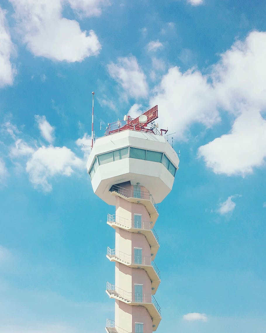 white airport tower under blue sky, photo of a white concrete tower during day time, HD wallpaper