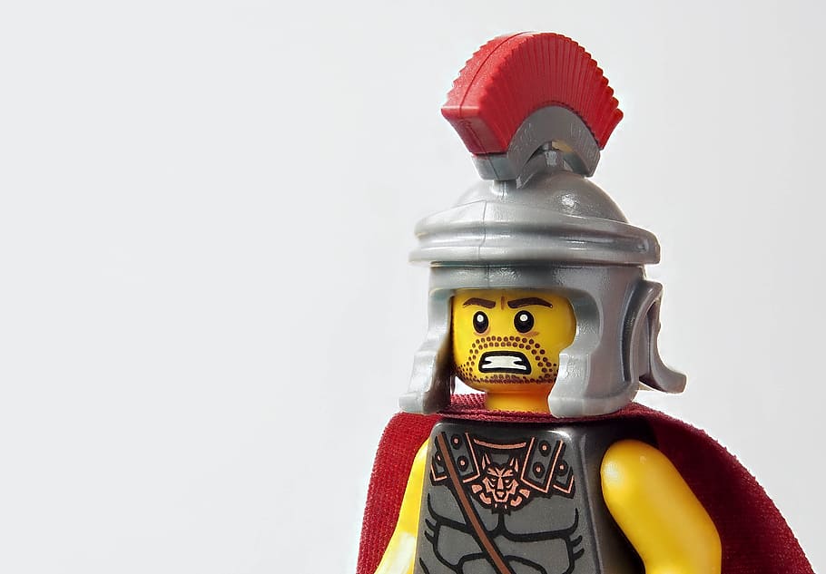 Lego Metallic Gold Minifig Headgear Helmet Spartan Warrior w/ Dark Red Crest NEW 