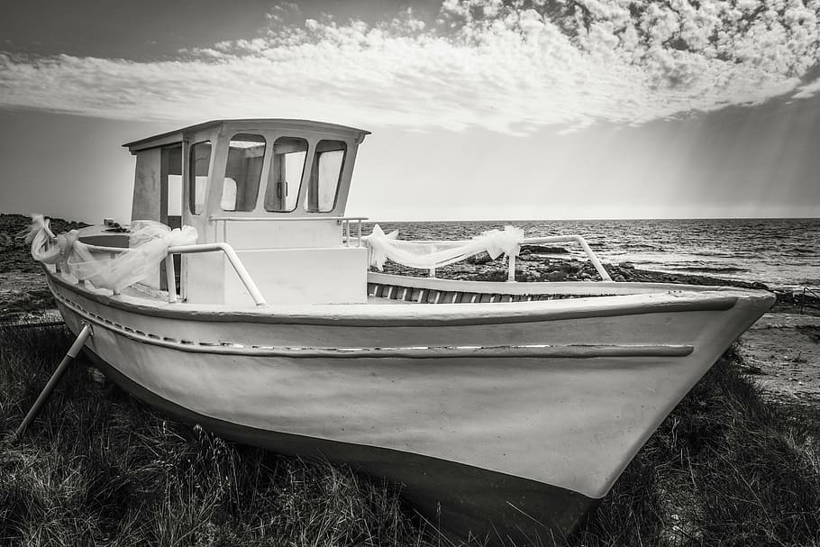 boat, grounded, decorative, sky, clouds, light, sunbeam, sea HD wallpaper