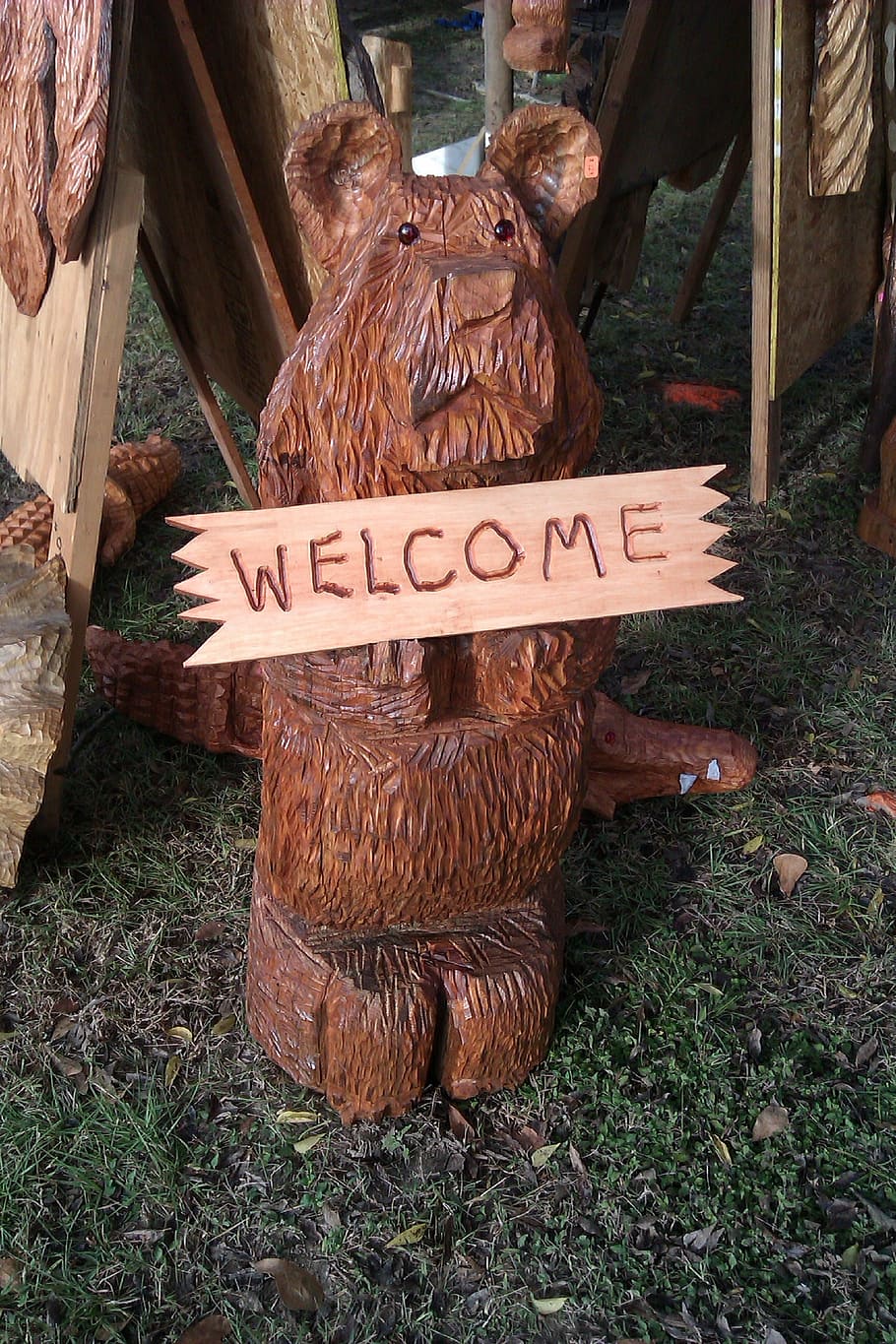 welcome, chainsaw bear, carving, text, western script, communication HD wallpaper