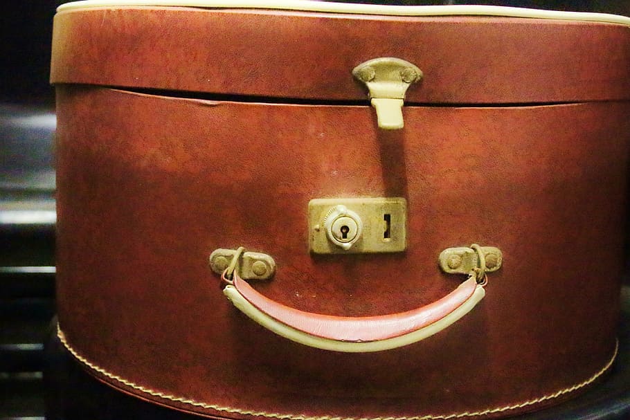 hatbox, handle, luggage, castle, leather, close-up, metal, indoors HD wallpaper