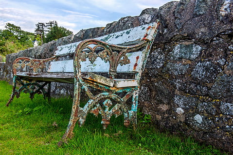 park bench, old, grass, rusty, white, stand still, sit, chair HD wallpaper
