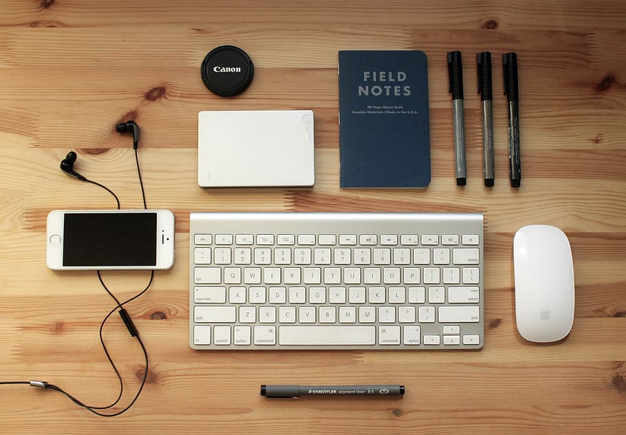 gold iPhone 5s beside Apple wireless keyboard and Mighty mouse on brown rustic table HD wallpaper