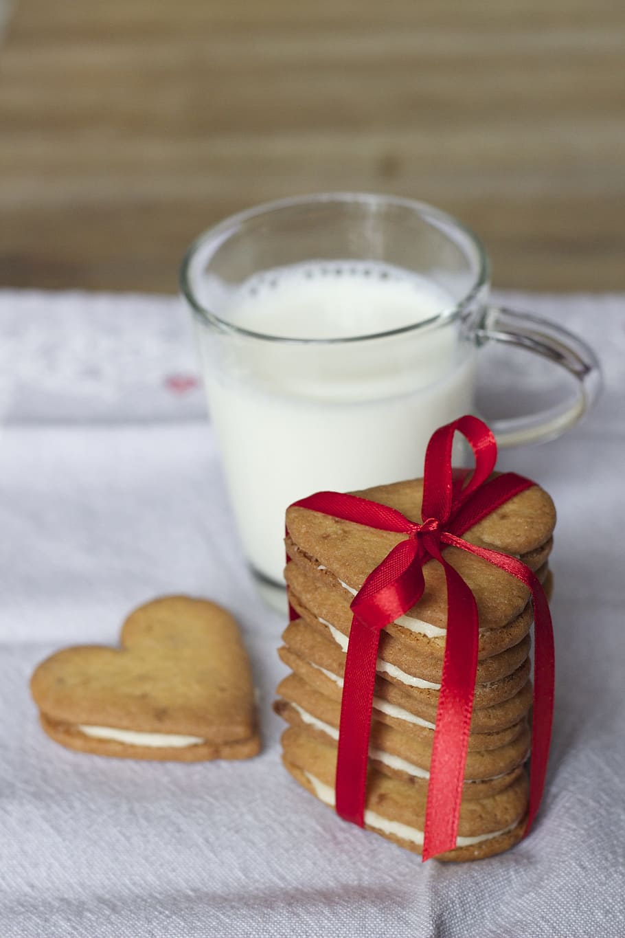 heart-shaped bicuits, Cookie, Milk, Breakfast, Dairy, Morning HD wallpaper