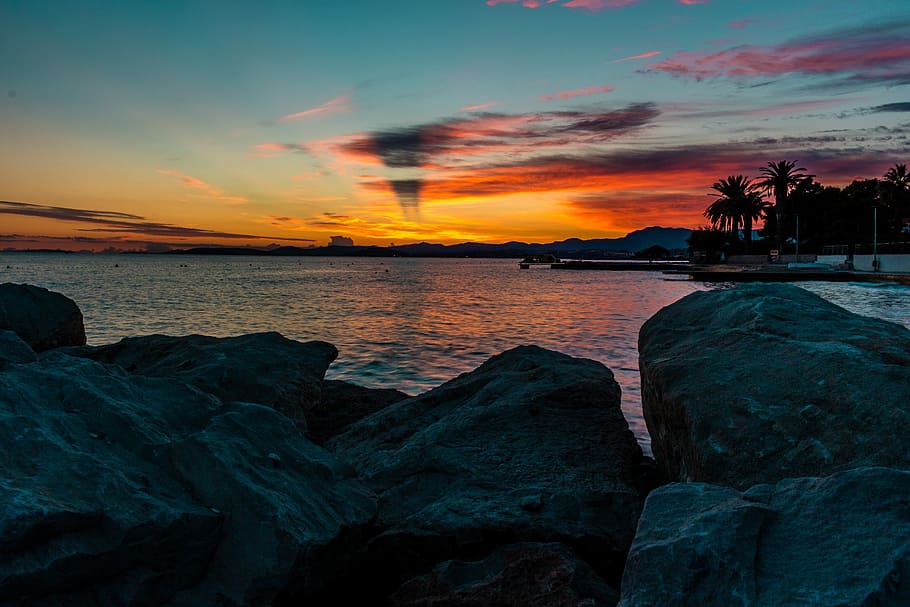 landscape photography of beach, sunset, rock, sun ray, sky HD wallpaper