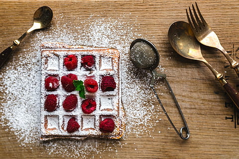Breakfast waffles with fresh raspberries and powdered sugar, fruit HD wallpaper