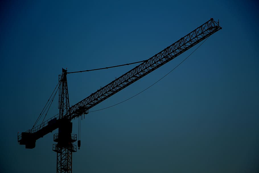 black metal crane tower under blue sky, selective focus photography of brown crane HD wallpaper