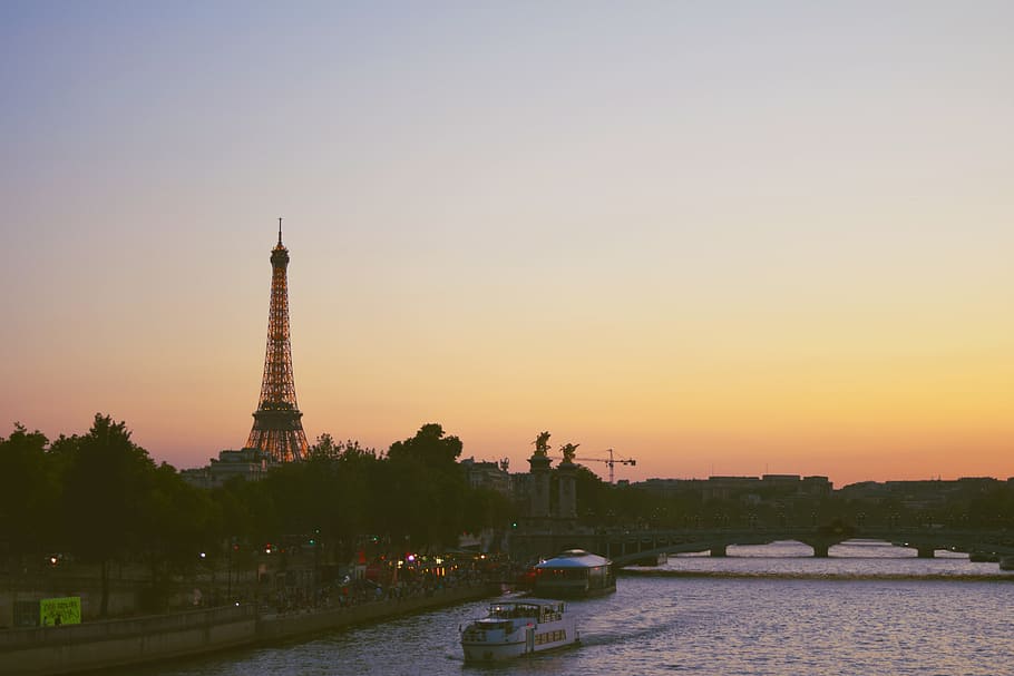 boats near Eiffel Tower, sunset, purple, paris, france, europe, HD wallpaper