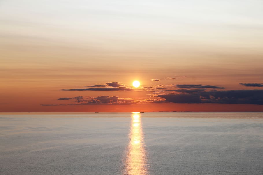body of water under orange sky, time lapse photography of sea HD wallpaper