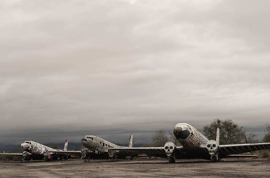 three plane at daytimes, three gray-and-white airplanes, cloud HD wallpaper