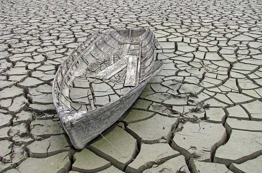 grey boat on grey dried and cracked ground at daytime, old HD wallpaper