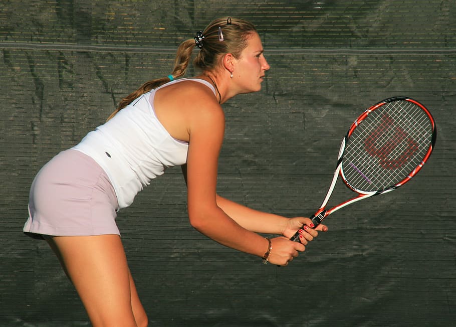 female tennis player holding Wilson tennis racket during daytime
