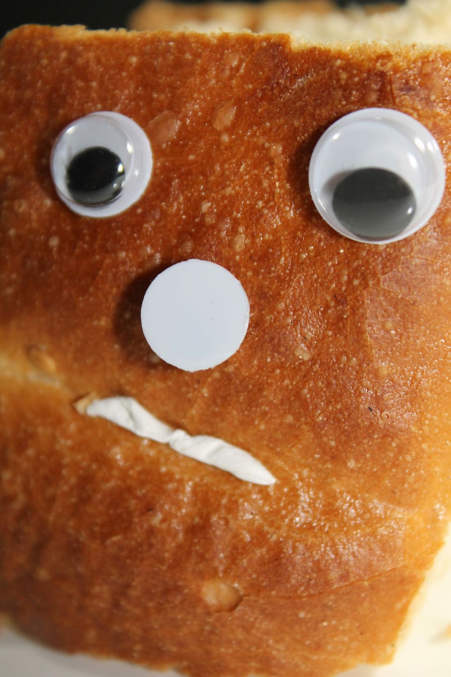 Bread, Face, Grumpy, Snub Nose, Sour, figure, eyes, mouth, nature HD wallpaper