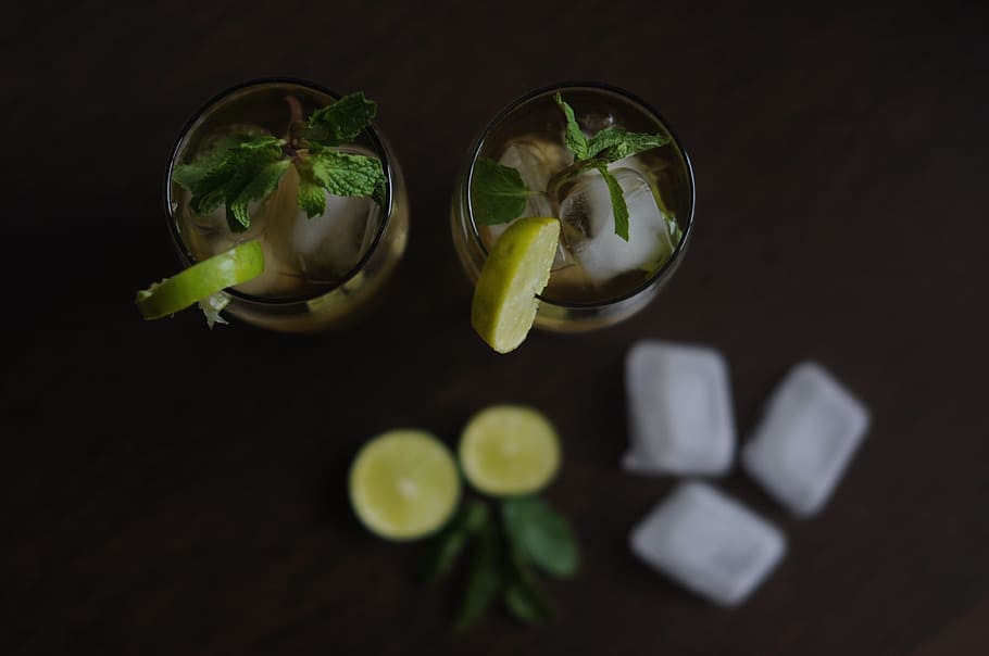 lime juice on cups, selective focus photography of champagne glass with lemon slices HD wallpaper