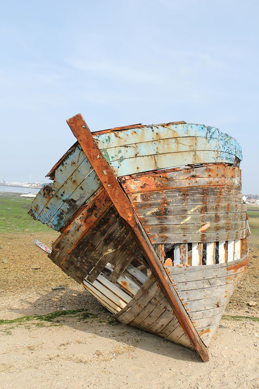 brown boat, ship, shipwreck, coast, bank, ocean, nature, lake HD wallpaper