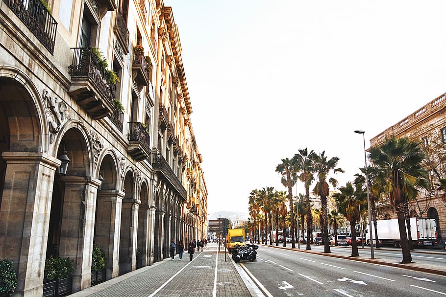 photography of grey concrete road near grey concrete building HD wallpaper