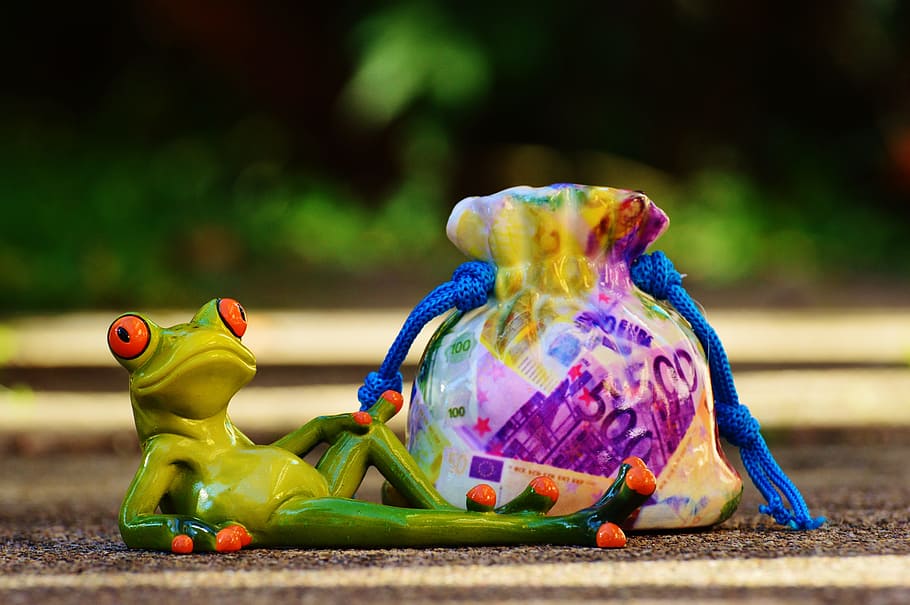 green frog figurine, money soothes, save, reserves, calming HD wallpaper