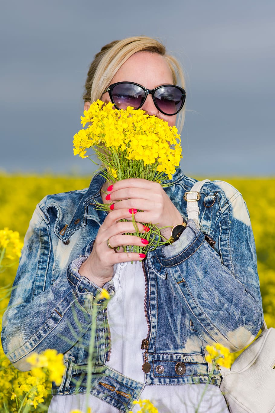 nature, summer, beautiful, fun, outdoors, people, woman, flower HD wallpaper