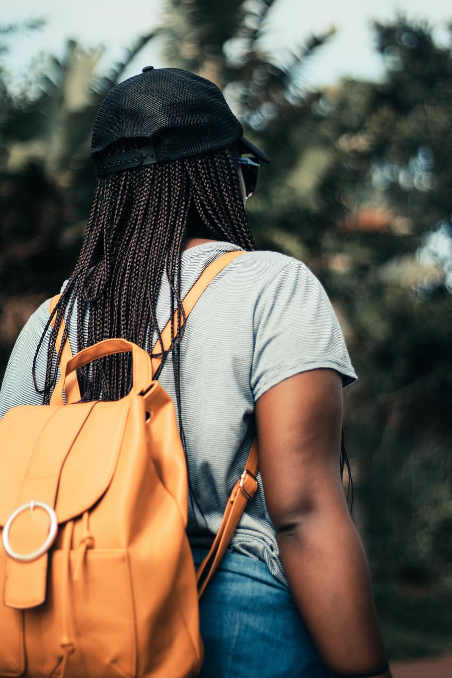 woman with braided hair wearing backpack, woman wearing leather backpack walking near trees HD wallpaper