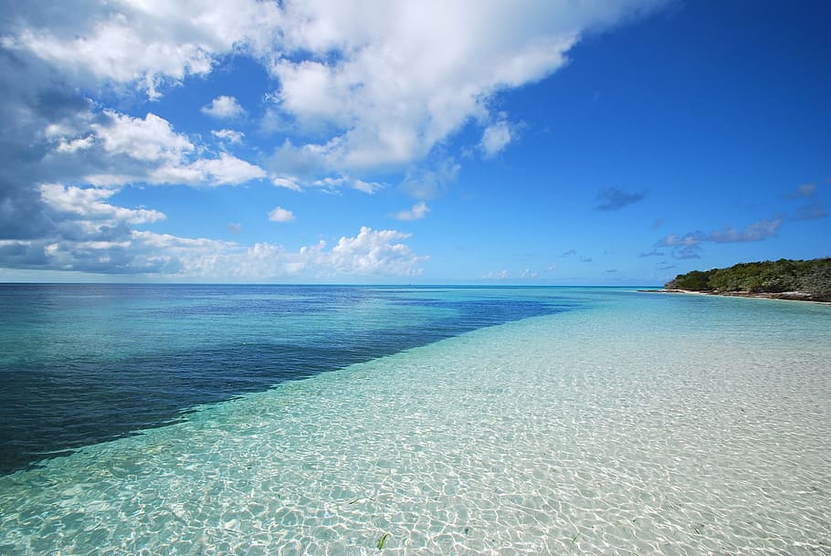 beach shore under sunny sky, Blue Water, Empty Beach, Vacation HD wallpaper