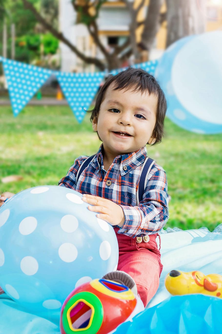 bebe, ball, park, happy, baby, creature, love, child, outdoors HD wallpaper