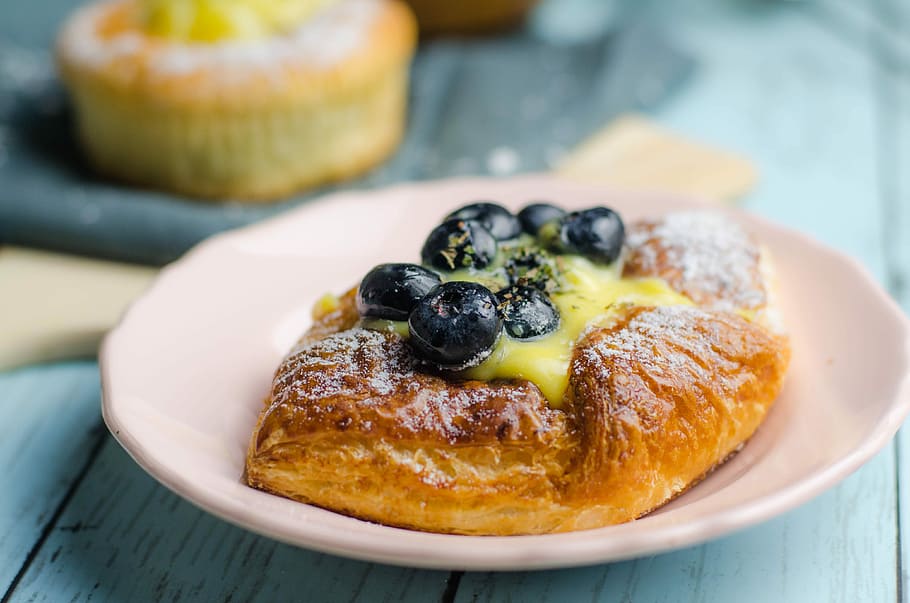 Blueberry, Bakery, Bread, Food, breakfast, blue wooden desk HD wallpaper