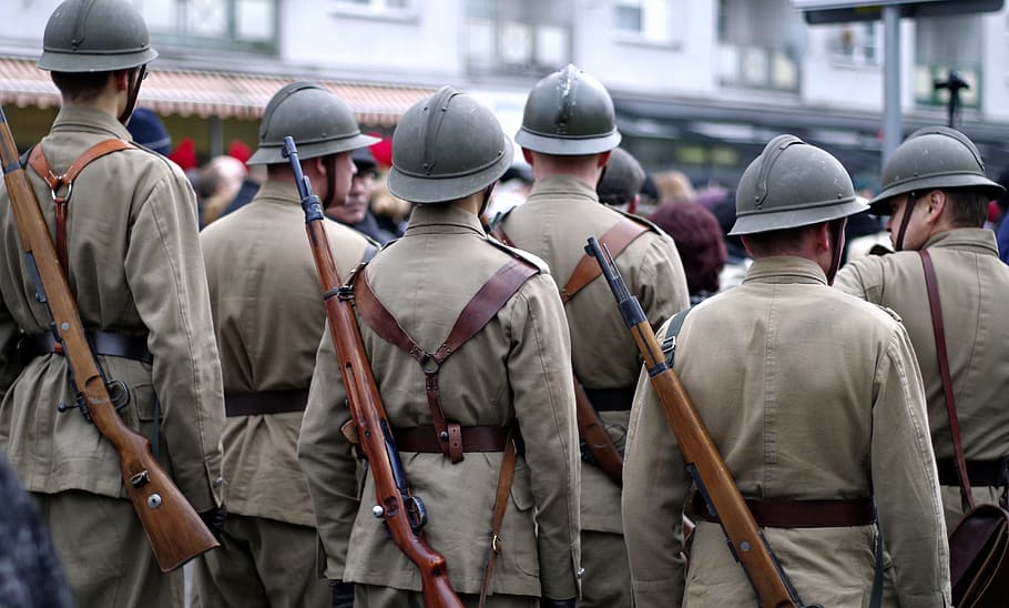 men wearing gray uniforms standing on street, the military, infantry, HD wallpaper